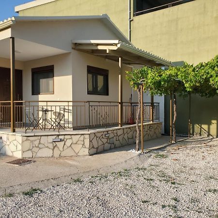 Backyard Apartment Kalligoni المظهر الخارجي الصورة